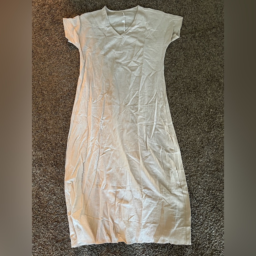 Linen V-neck short sleeved dress